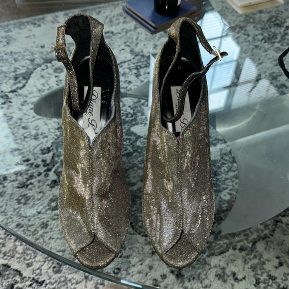 Diane B Gold Tone Iridescent Pumps - Picture 1 of 5